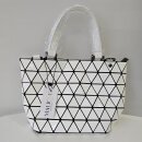 Malique by ME - GEOMETRICAL Handtasche Medi, Maße: (LxBxH) 27 x 11 x H 18 cm, Farbe: weiß glänzend, Außen: Kunstleder, Innen: Polyester